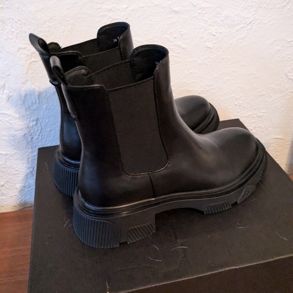 Vegan leather Matt & nat Chelsea Boots - Picture 5 of 6
